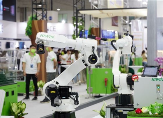 transmission-component-manufacturers-step-up-robot-deployment