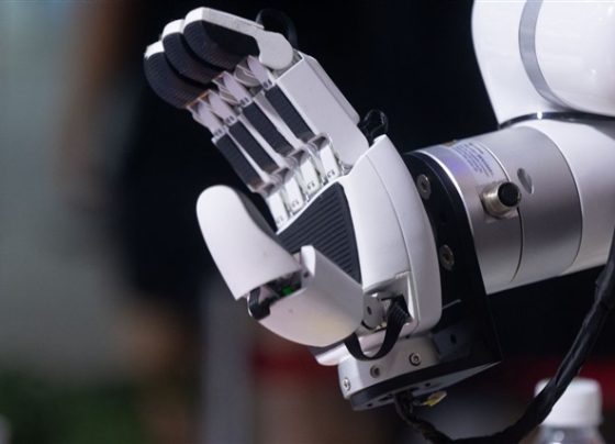 ai-robots-emerge-as-new-competitive-frontier-for-automakers