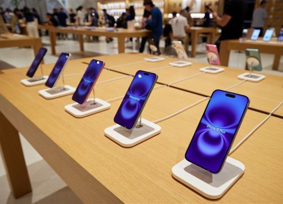 iphone-slump-reverberates-through-taiwan’s-chip-supply-chain