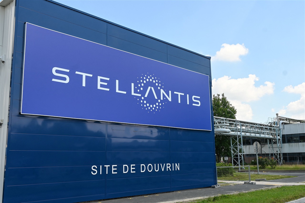 Foxconn’s auto gambit faces cultural maze at Stellantis, RNM