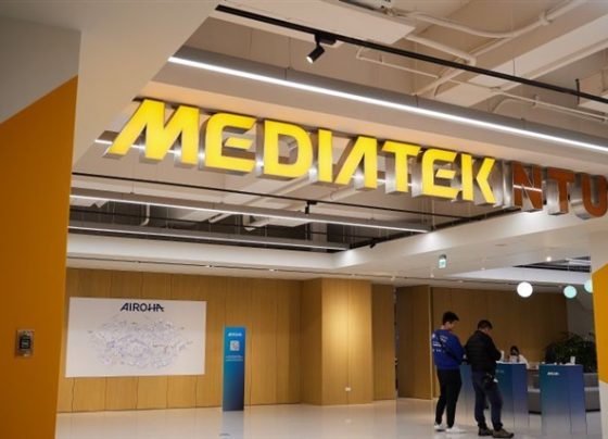 mediatek-debuts-5g-advanced-m90-modem-at-mwc-2025-with-ai,-satellite-integration
