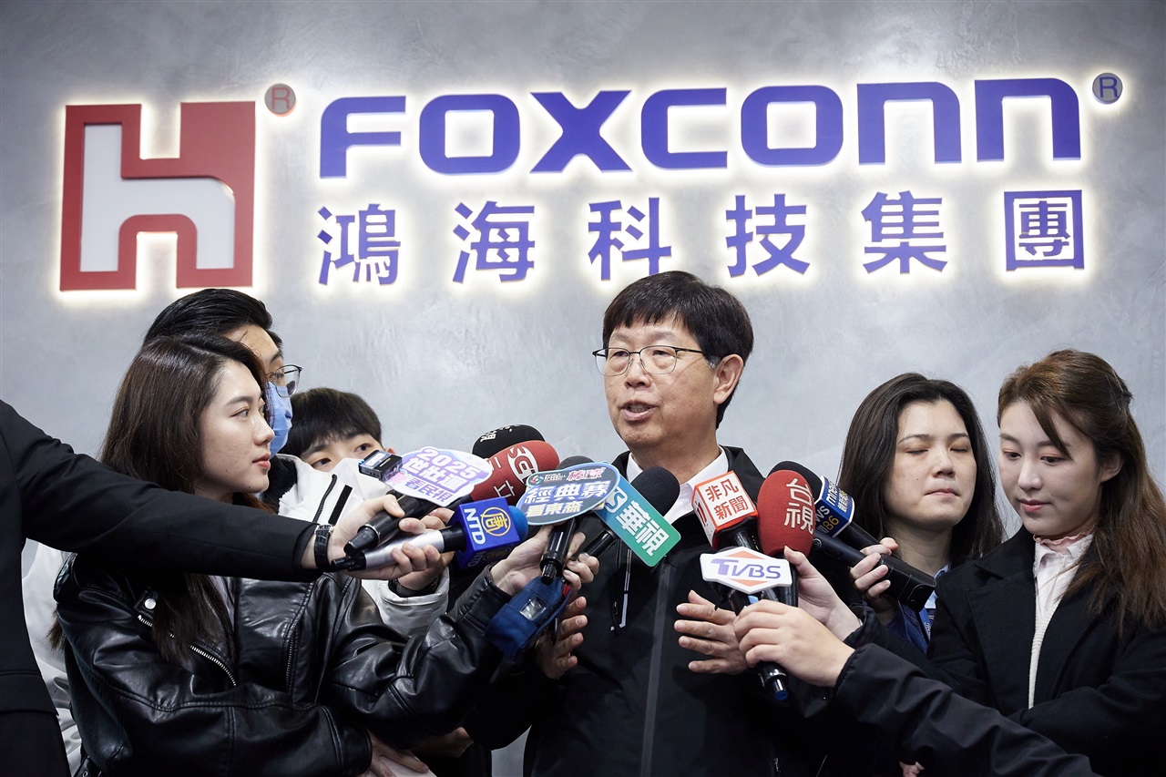 Foxconn forecasts over 100% AI server revenue surge in 1Q25