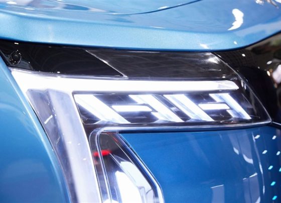 auto-industry-in-flux:-foxconn-emerges-as-wildcard-in-global-restructuring