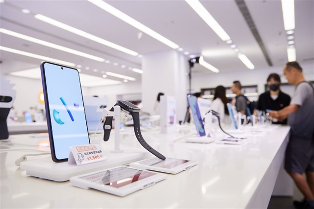Mobile market enters off-season as panel prices hold steady