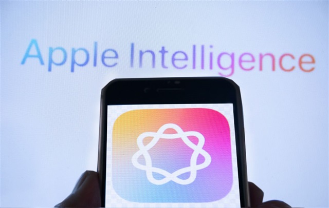 iPhone 2025 sales outlook dimmed by rumored AI Siri delay
