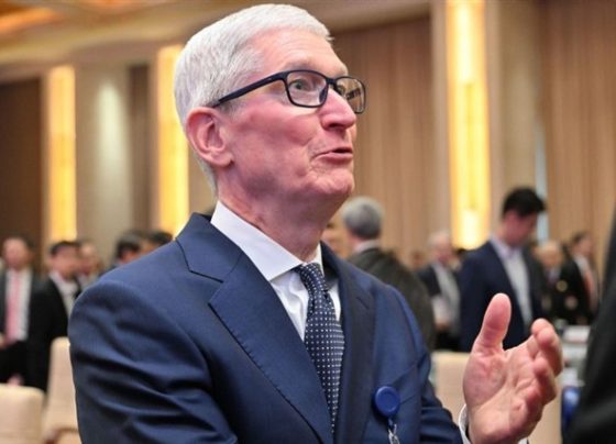 tim-cook-revisits-china:-discuss-deepseek-and-supply-chain-collab