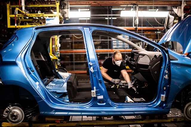 Tariffs and demand uncertainty in Europe and US lead to unpredictable 2Q25 auto market