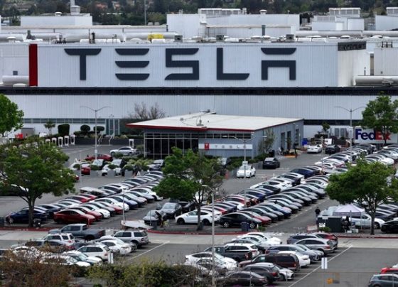 canada-prepares-retaliation-on-trump’s-tariff,-freezing-tesla’s-subsidies