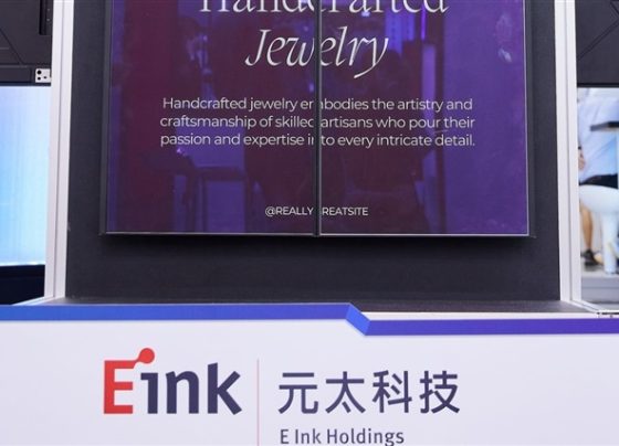 color-e-paper-industry-sees-growth-with-large-displays-and-new-tech