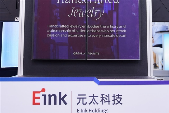 Color e-paper industry sees growth with large displays and new tech