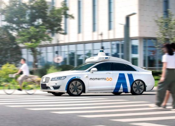 Outmaneuvering-Huawei-And-Tesla:-How-Momenta-Quietly-Claimed-China’S-Auto-Driving-Crown