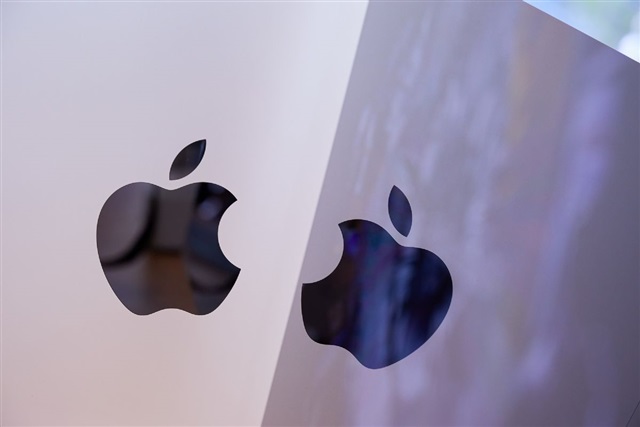 Tariff exemptions spur urgent orders, but capacity and cost pressures cloud US smartphone outlook
