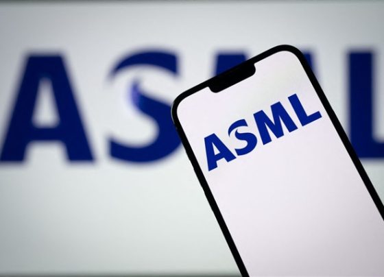 tariff-fears-cloud-asml’s-outlook-as-intel,-samsung-pull-back