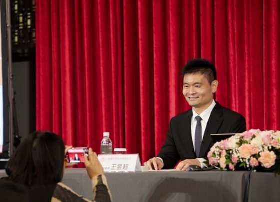 apple-supplier-sees-no-tariff-cost-sharing-talks,-expects-tough-2025