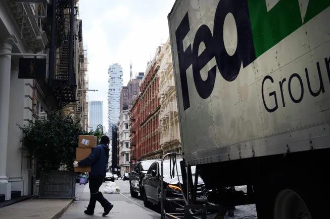 FedEx exec brushes off Amazon competition concerns