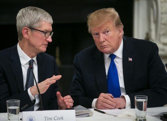 trump-targets-apple-in-renewed-push-for-us.-iphone-production