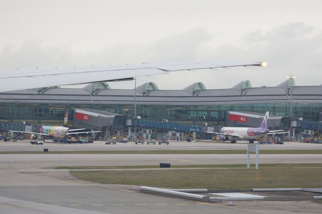 Tariff reprieve clogs ports, sends urgent cargo to the skies