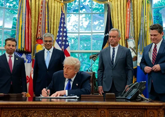 trump-orders-fda-to-help-speed-building-of-new-drug-factories