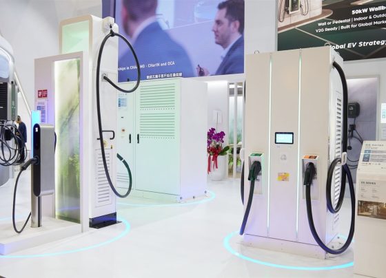 global-key-public-charger-markets-and-status,-2025