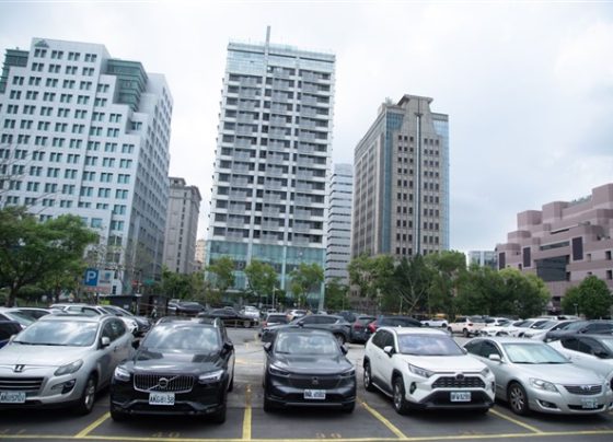 cheap-cars,-costly-decisions:-taiwan-struggles-with-price-of-trade-access