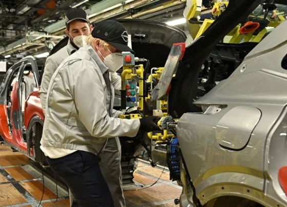 ford-cuts-electric-vehicle-investment-as-losses-outpace-tariff-risks