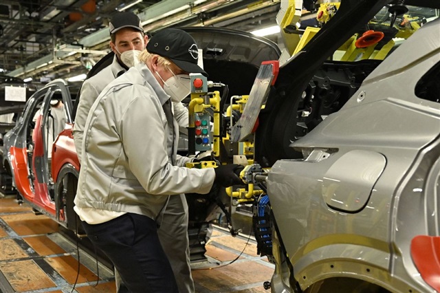 Ford cuts electric vehicle investment as losses outpace tariff risks