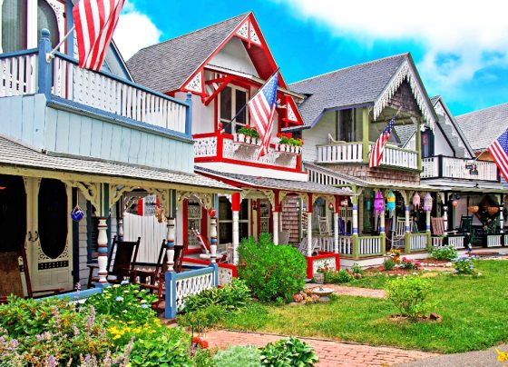 6-things-to-do-in-martha’s-vineyard,-massachusetts—from-biking-trails-to-gingerbread-cottages