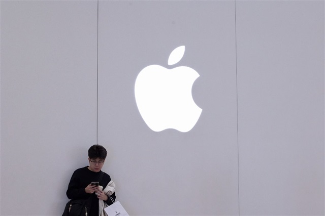 Foldable iPhone components reportedly sent for testing; could reshape market dynamics in 2026