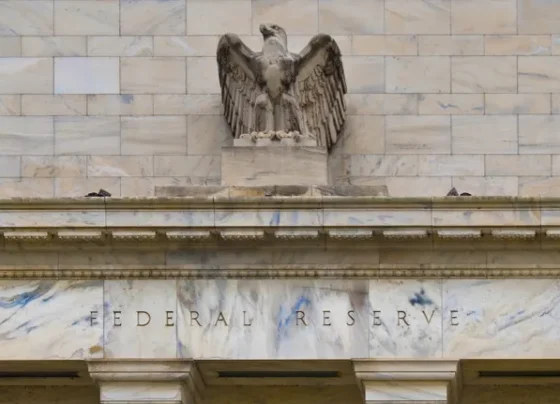 fed-on-hold-to-see-if-tariff-induced-inflation-persists,-powell-says