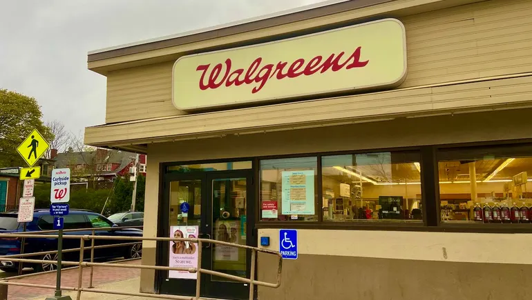 Walgreens swings to a loss ahead of Sycamore acquisition
