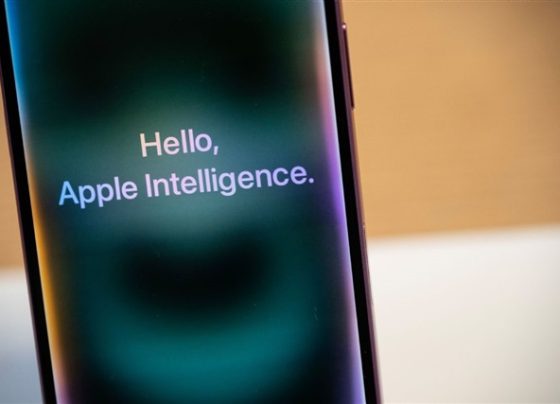 apple-ai-falls-from-grace:-claude-in,-engineers-out,-strategy-in-flux