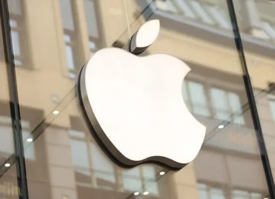 apple-promotes-a-‘central-architect’-of-its-supply-chain-to-coo