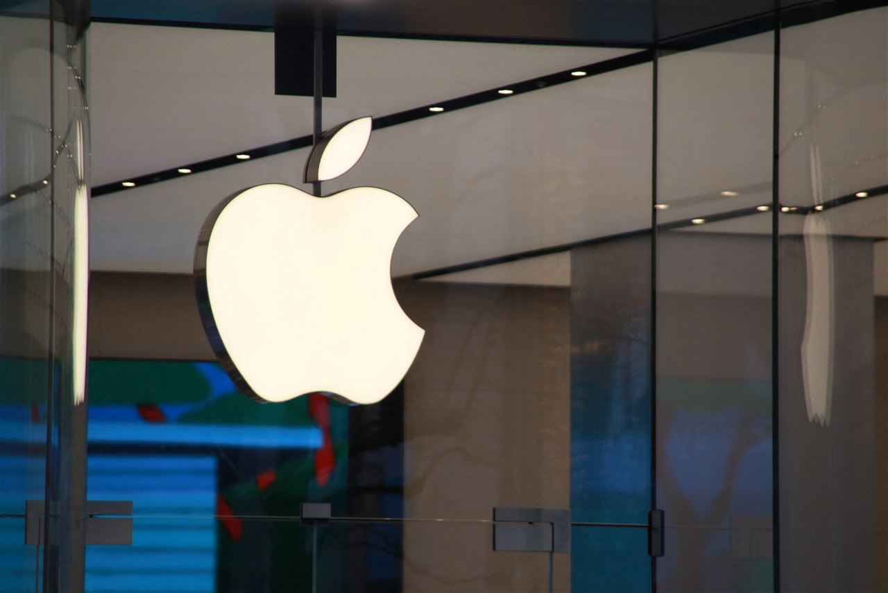 Apple plans new MacBook Pro, iPhone 17e and iPads by early 2026