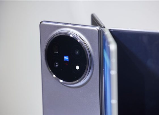 chipmakers-bet-on-premium-smartphones-to-weather-2h25-headwinds