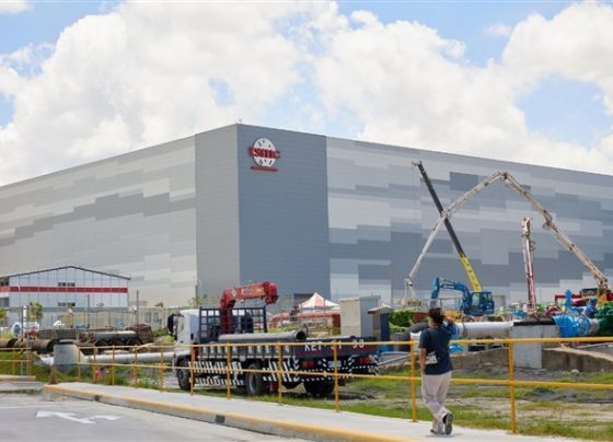 tsmc-in-crosshairs:-tariffs,-currency,-and-ai-growth-at-stake