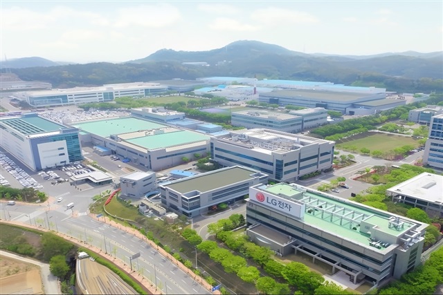LG enters hybrid bonding tool race, challenging Samsung and Hanwha
