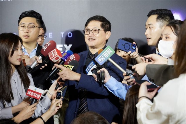 Pegatron chair hails Indonesia tariff cut, urges balance in US-China AI strategy