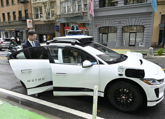 waymo-leads-robotaxi-race-but-faces-tesla-challenge-on-cost-and-scale