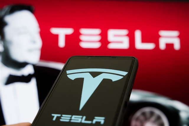 Tesla revenue falls as Musk banks on robotaxi rollout even with regulatory hurdles
