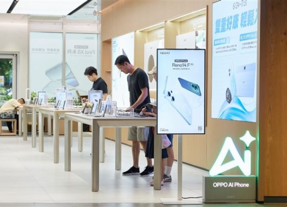 ai-smartphone-boom-drives-shift-to-experience-led-mobile-retail