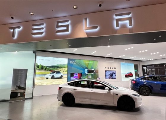 samsung-tesla-us$16.5-billion-chip-pact-ignites-texas-fab-push;-musk-hints-at-expansion