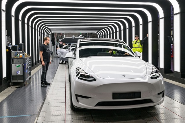 US hits Chinese graphite with 160% tariffs, threatening EV costs