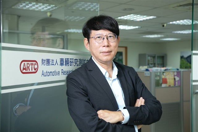 The AI duo: The shared brain behind self-driving cars and humanoid robots