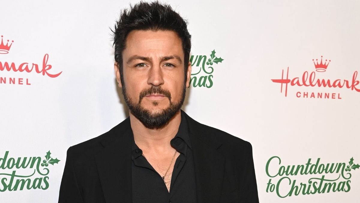Tyler Hynes & Hallmark Warn Fans About Social Media Messaging Scam