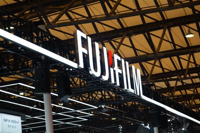 Fujifilm posts record earnings on chip material sales, considers backing Rapidus