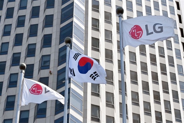 Trump’s 100% tariff hint stirs concerns despite South Korea’s MFN status