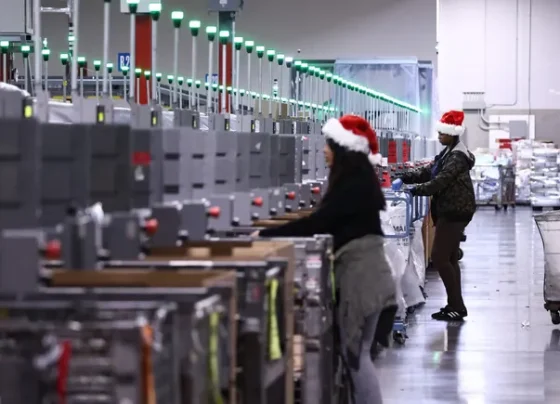 usps:-about-10k-employees-accept-early-retirement-offer