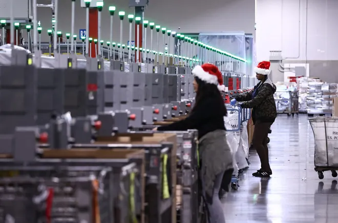 USPS: About 10K employees accept early retirement offer