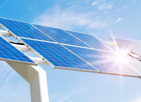 why-5-million-americans-are-going-solar:-‘it’s-saving-them-money’