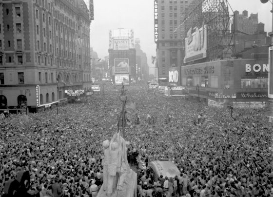 the-truth-about-the-famous-vj-day-kiss-photo—80-years-later